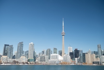 변화하는 금융 시장, 보험을 활용한 재테크 방법 설명